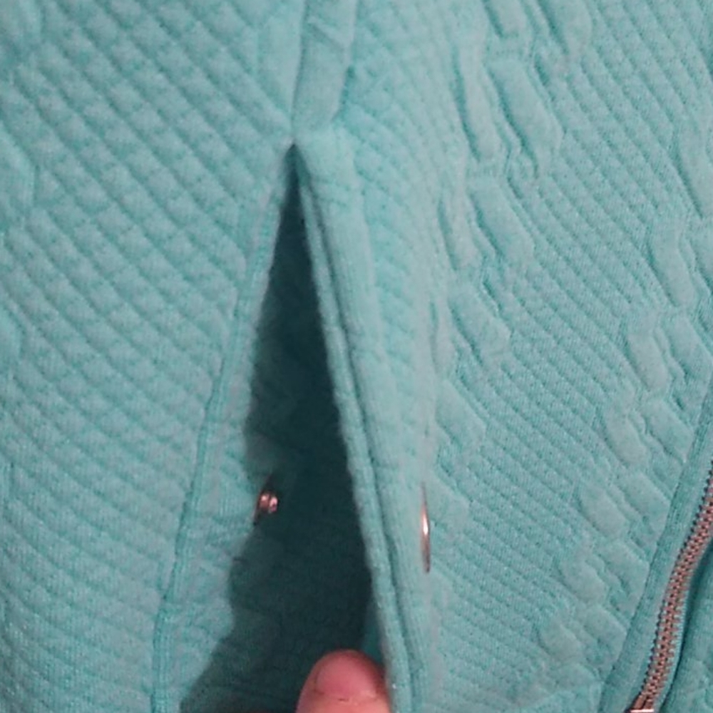 Links green sweater vest with snap pockets - Picture 7 of 9